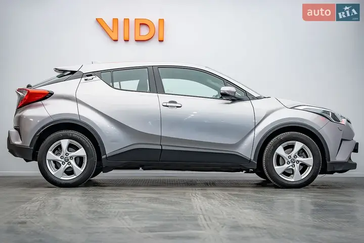 Toyota C-Hr 2018 photo 4