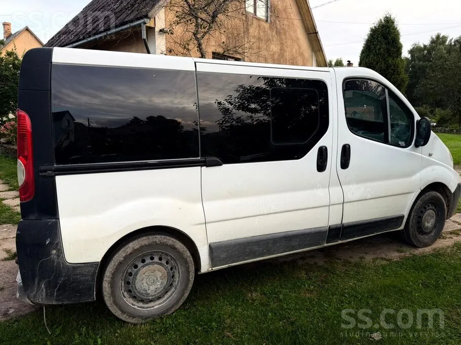 Renault Trafic 2012 photo 2