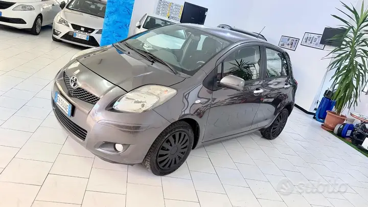 Toyota Yaris 2011 photo 3