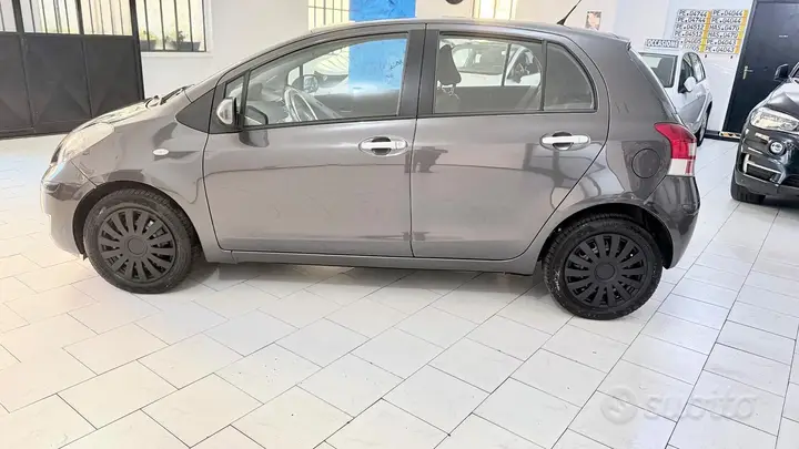 Toyota Yaris 2011 photo 5
