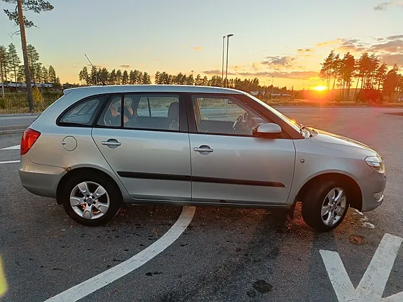 Skoda Fabia 2011 photo 4