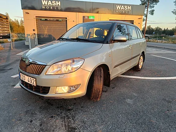 Skoda Fabia 2011 photo 3