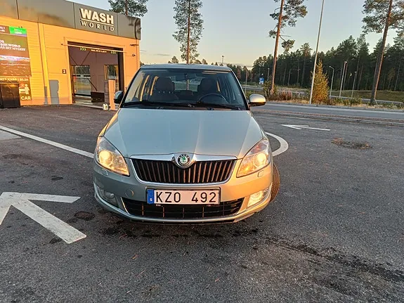Skoda Fabia 2011 photo 2
