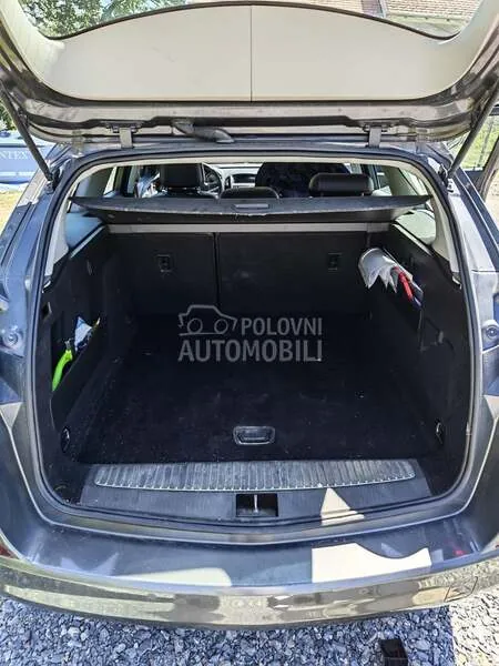 Opel Astra J 2011 photo 5