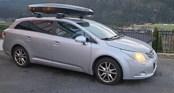 Toyota Avensis 2011 photo 2