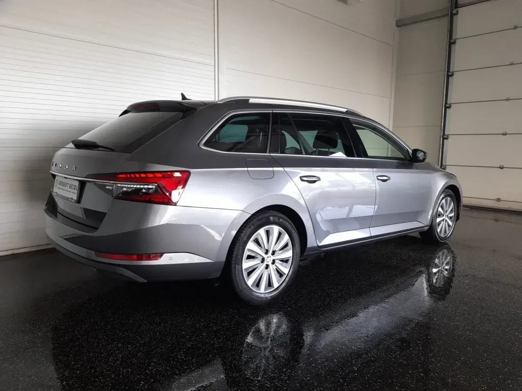 Skoda Superb 2023 photo 2