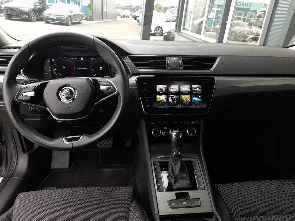 Skoda Superb 2023 photo 3