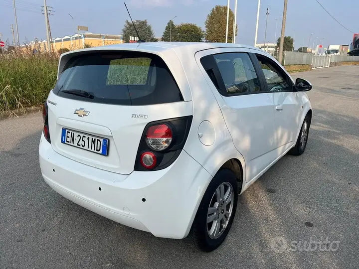 Chevrolet Aveo 2012 photo 3
