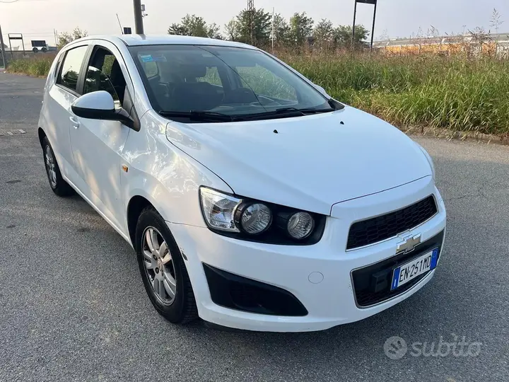 Chevrolet Aveo 2012 photo 2