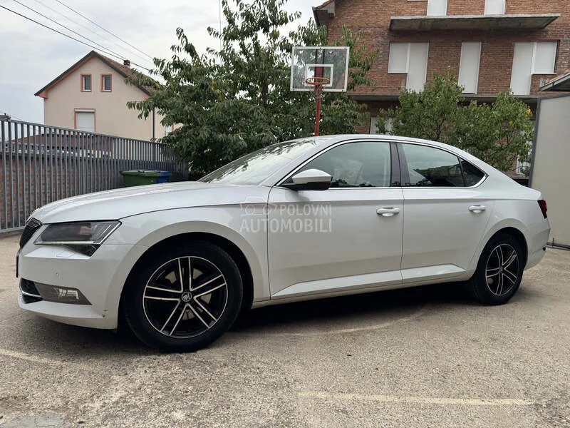 Skoda Superb 2016 photo 2