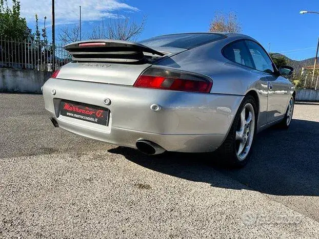 Porsche Carrera 4