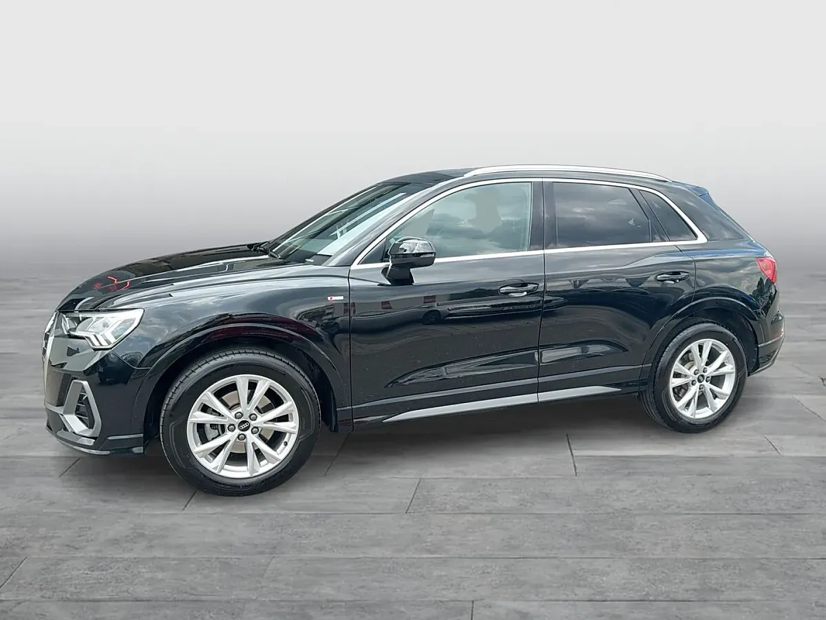 Audi Q3 2022 photo 2