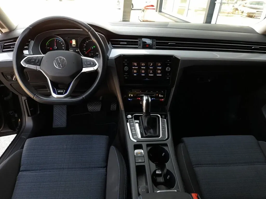 Volkswagen Passat 2021 photo 3