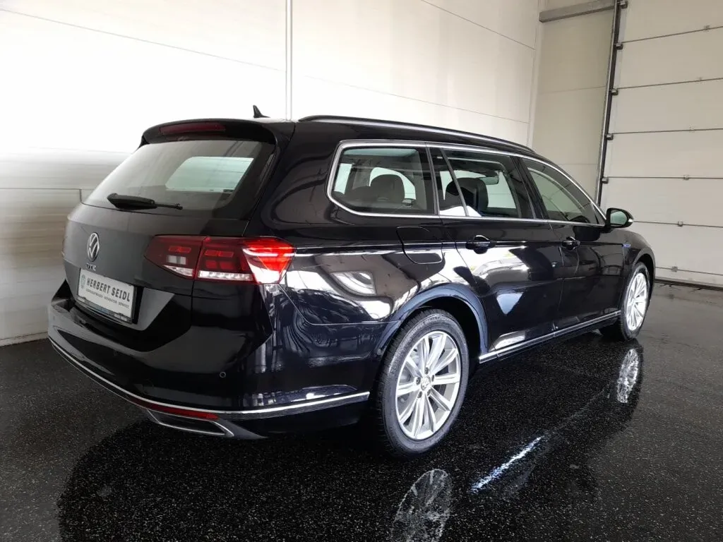Volkswagen Passat 2021 photo 2