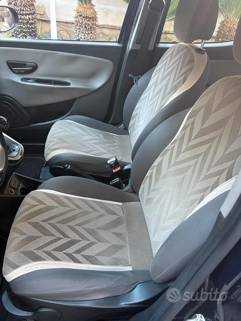 Lancia Ypsilon 2015 photo 5