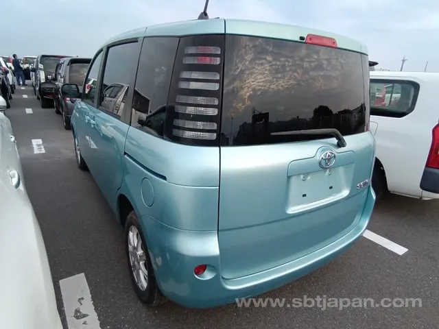 Toyota Sienta X 2004 photo 3