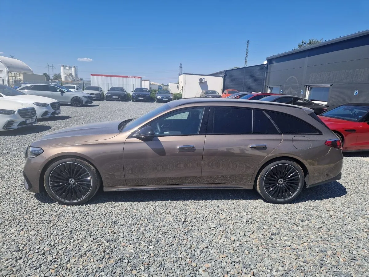 Mercedes-Benz E300 2025 photo 5