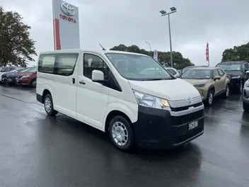 Toyota Hiace 2023 photo 2
