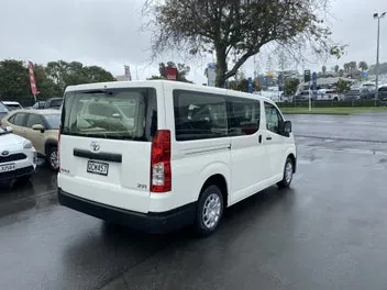 Toyota Hiace 2023 photo 3
