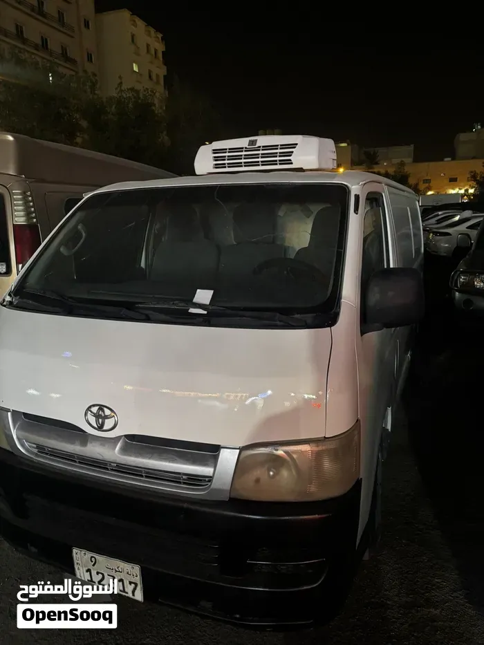 Toyota Hiace 2005 photo 2