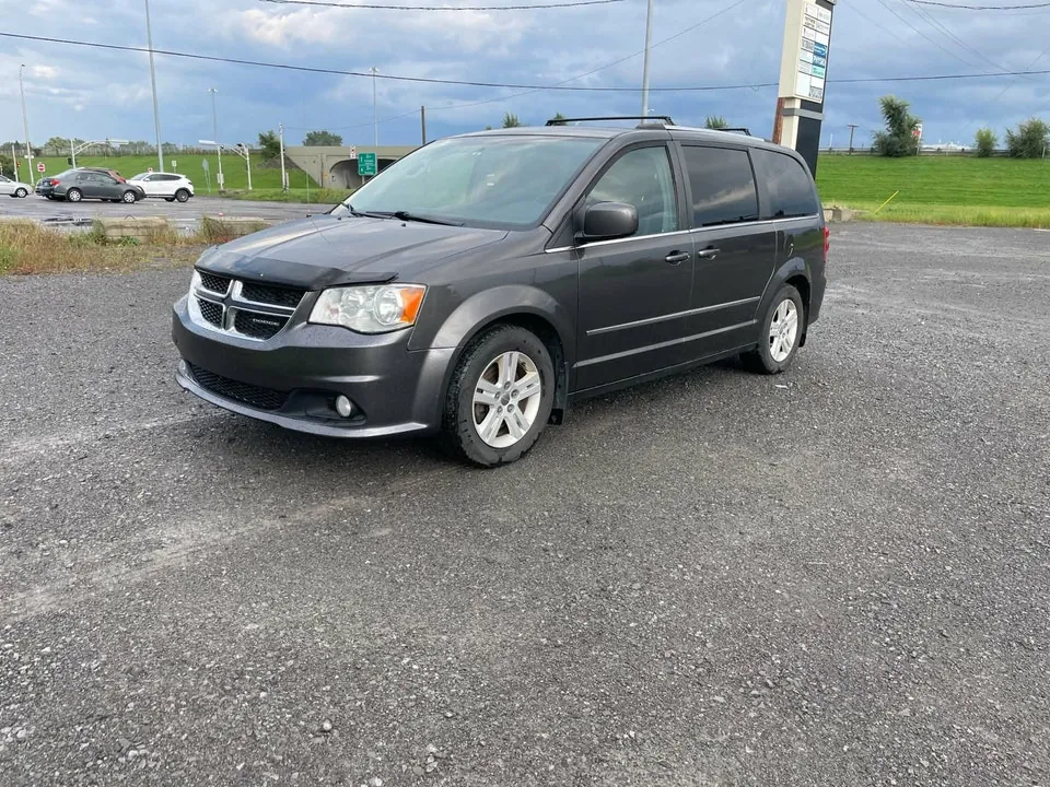 Dodge Grand Caravan 2015 photo 2