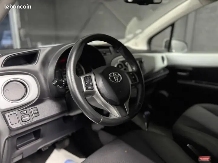 Toyota Yaris 2014 photo 5