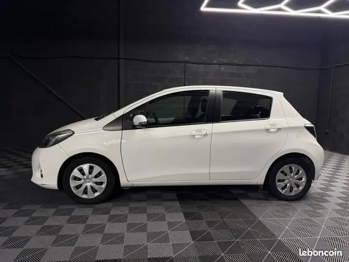 Toyota Yaris 2014 photo 4