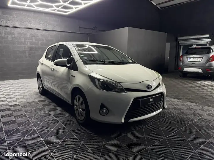Toyota Yaris 2014 photo 3