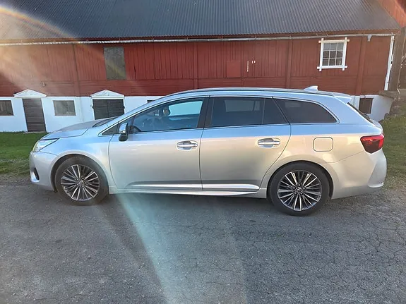 Toyota Avensis 2017 photo 3