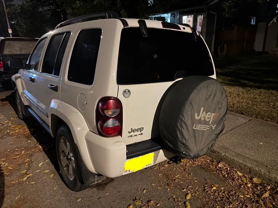 Jeep Liberty 2005 photo 2