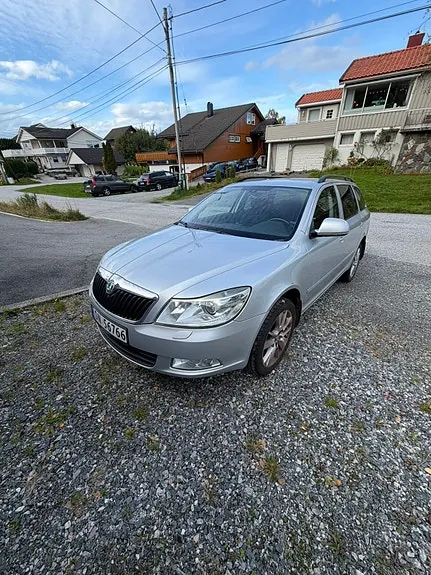 Skoda Octavia 2011 photo 2