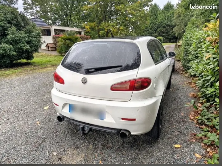 Alfa Romeo 147 2010 photo 2