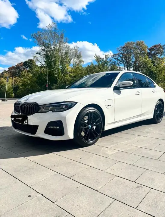 BMW 330E