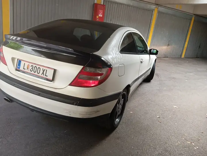 Mercedes-Benz C-Class 2005 photo 2