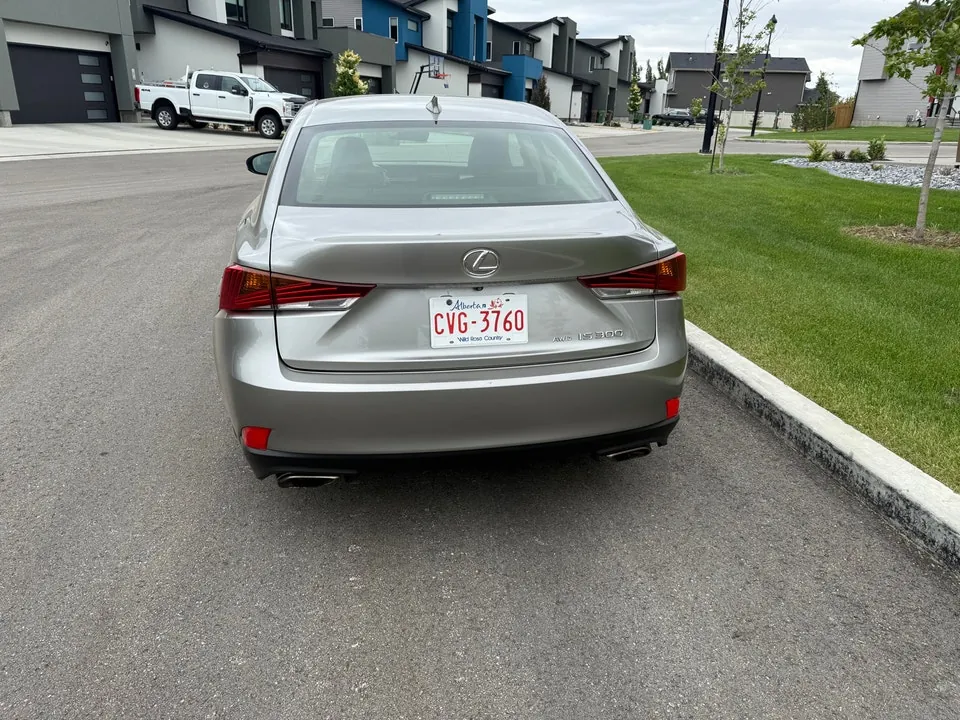 Lexus Is 300 2018 photo 3