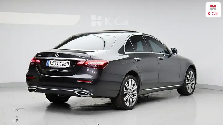 Mercedes-Benz E-Class 2023 photo 3