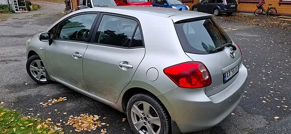 Toyota Auris 2009 photo 3
