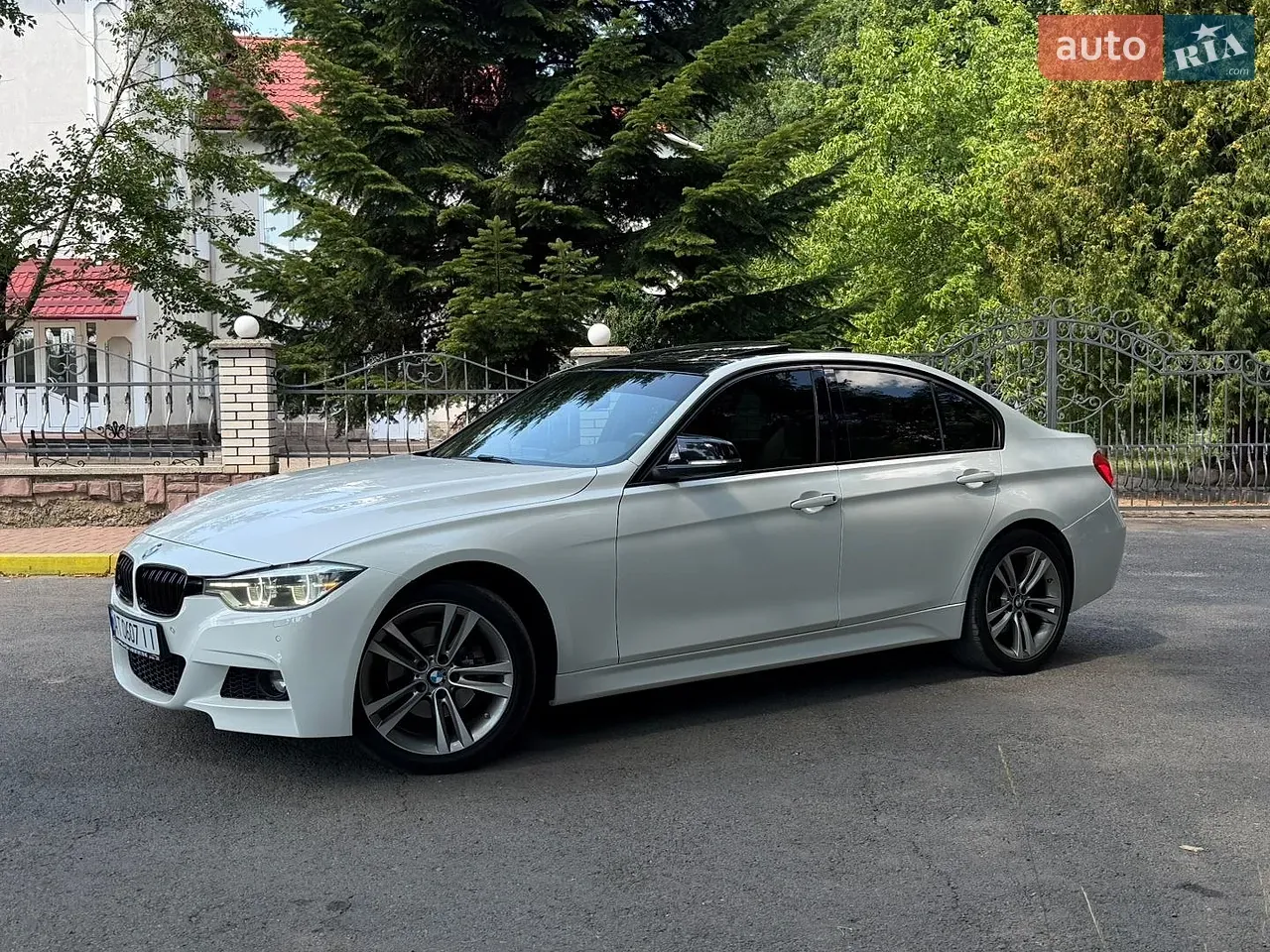 BMW 3 Series 2015 photo 2