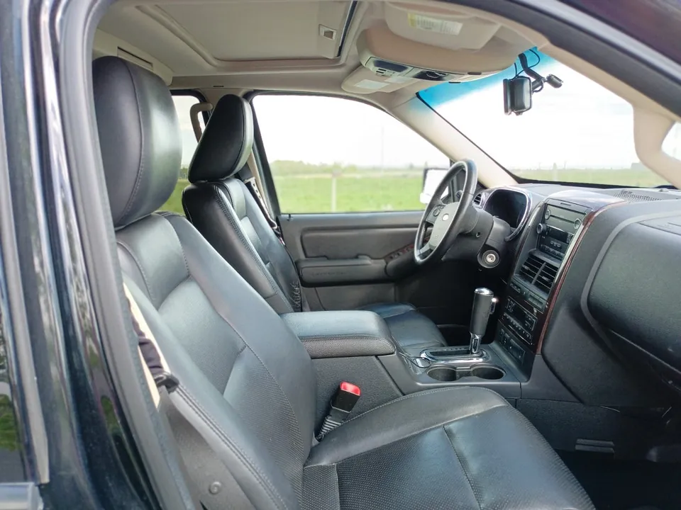 Ford Explorer 2010 photo 4