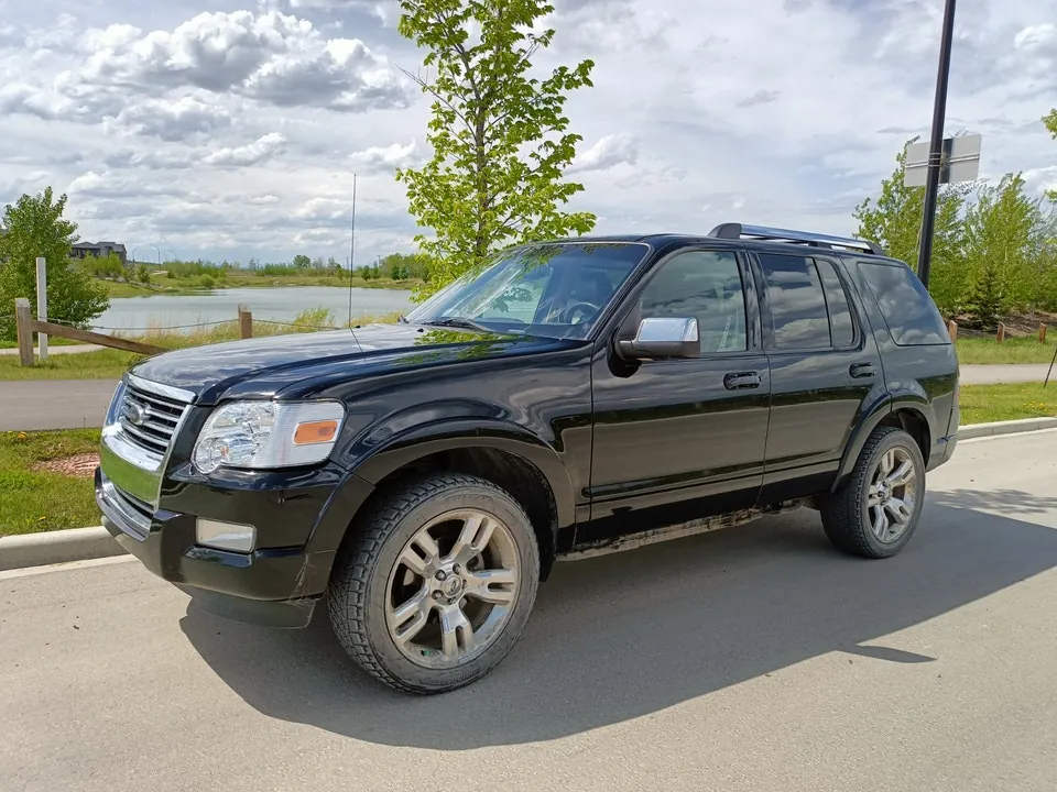 Ford Explorer 2010 photo 2