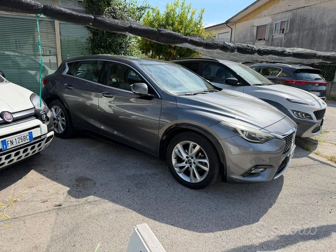 Infiniti Q30 2016 photo 2