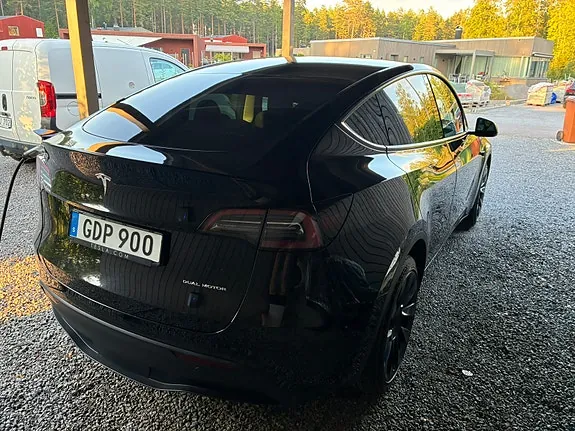 Tesla Model Y 2022 photo 4