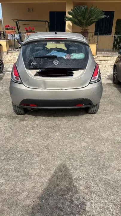 Lancia Ypsilon 2012 photo 2