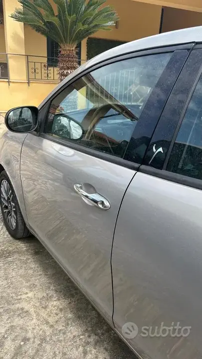 Lancia Ypsilon 2012 photo 4
