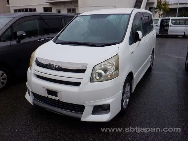 Toyota Noah 2007 photo 2