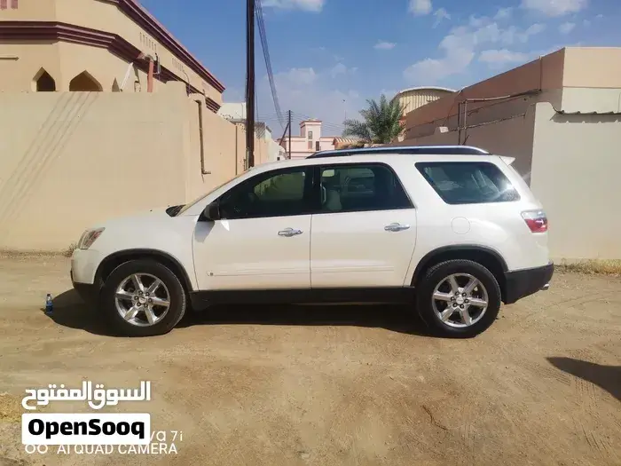 GMC Acadia 2009 photo 2