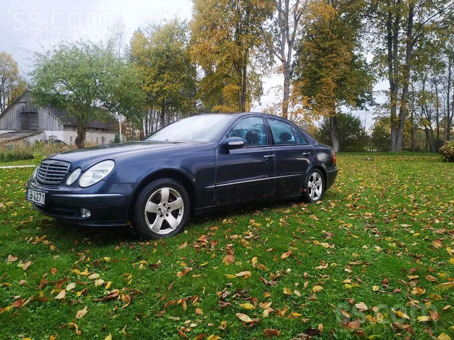 Mercedes-Benz E320 2002 photo 2