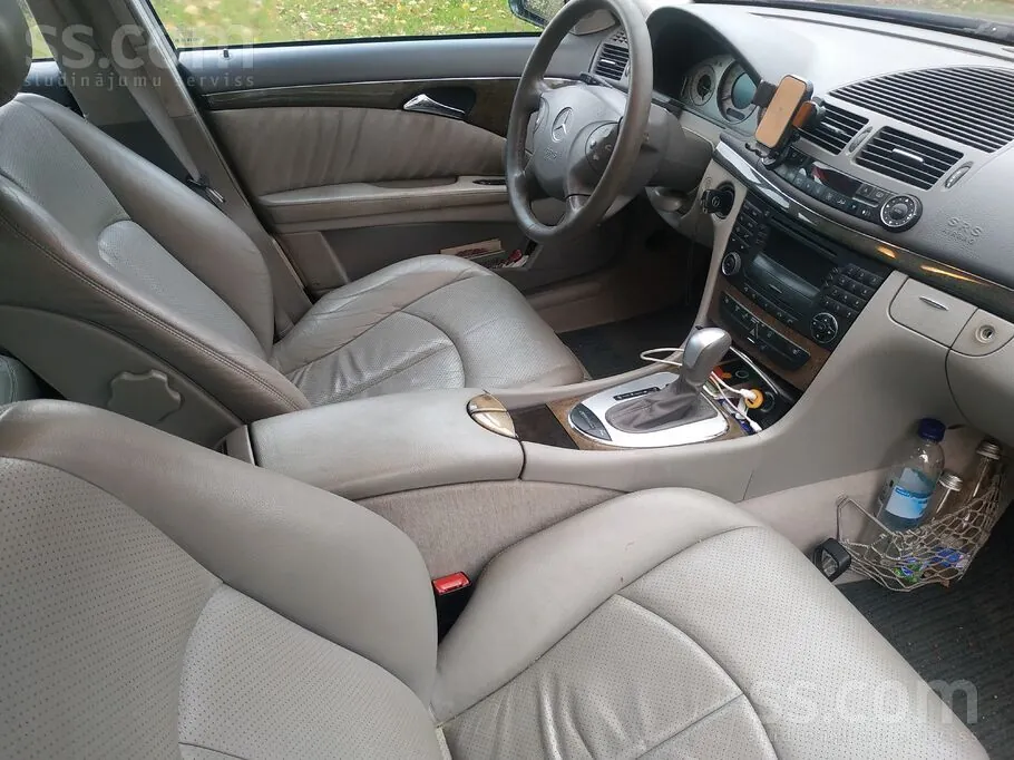 Mercedes-Benz E320 2002 photo 5
