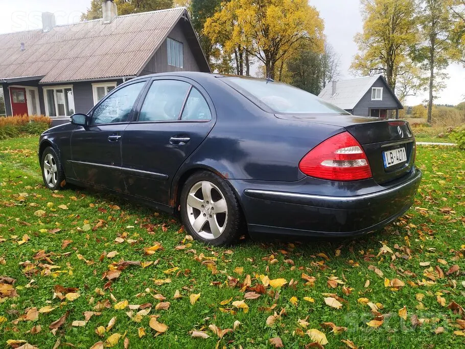 Mercedes-Benz E320 2002 photo 3