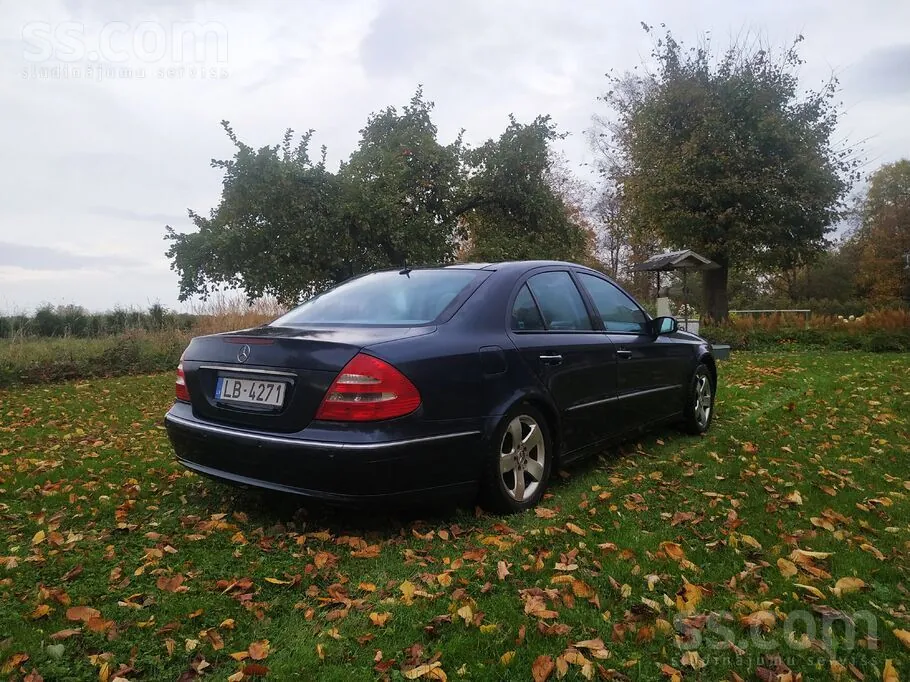 Mercedes-Benz E320 2002 photo 4